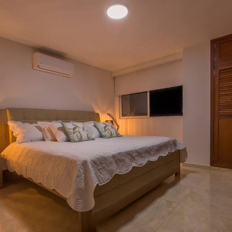 Cartagena's Sunset Beachfront Paraiso - Three-Bedroom Apartment - 24