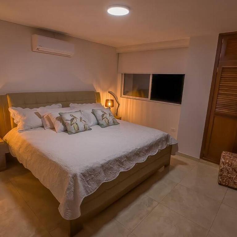 Cartagena's Sunset Beachfront Paraiso - Three-Bedroom Apartment - 22