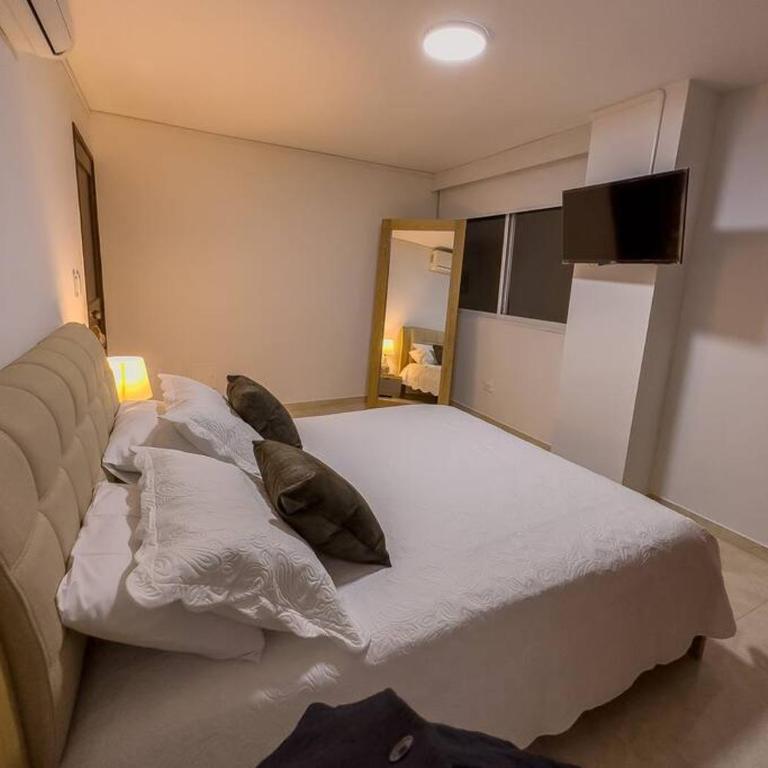 Cartagena's Sunset Beachfront Paraiso - Three-Bedroom Apartment - 37