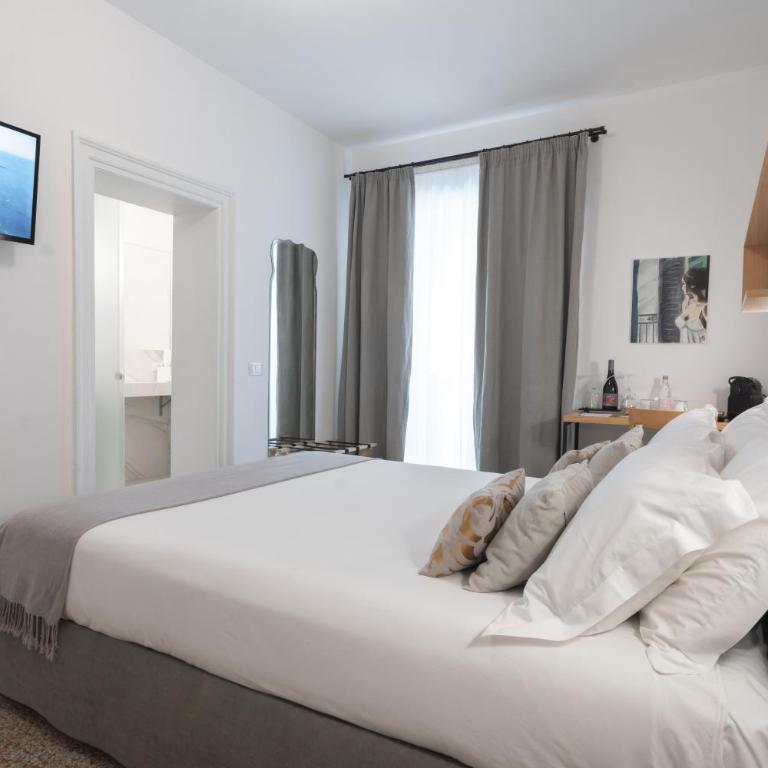 Archè Design Rooms and Suites - Deluxe Room - 11