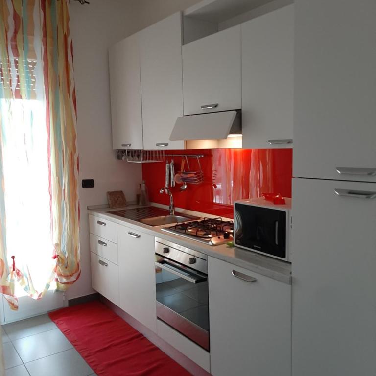 Appartamento a pochi passi dal mare - Three-Bedroom Apartment - 10