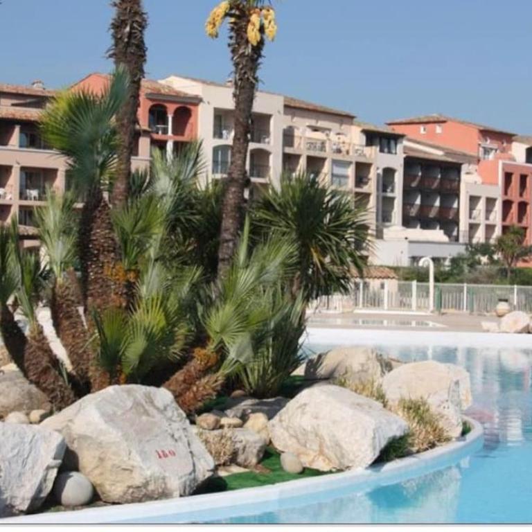 Proche St Tropez refait à neuf bord de plage et piscine - One-Bedroom Apartment - 24