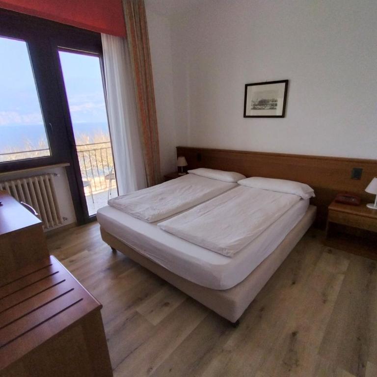 Hotel S.Maria - Camera Matrimoniale/Doppia con Letti Singoli con Balcone e Vista Lago - 5