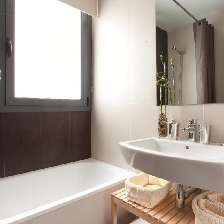 AB Gracia Sant Salvador - Two-Bedroom Apartment with Balcony - 11