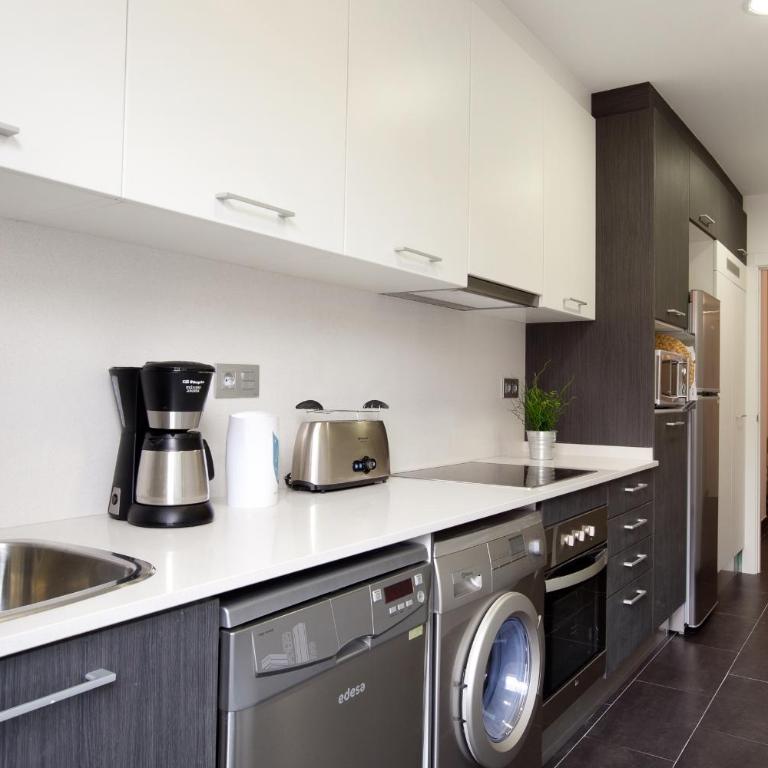 AB Gracia Sant Salvador - Two-Bedroom Apartment with Balcony - 19