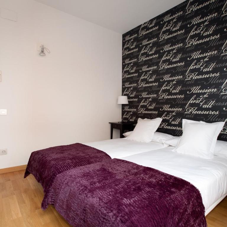 AB Gracia Sant Salvador - Two-Bedroom Apartment with Balcony - 16