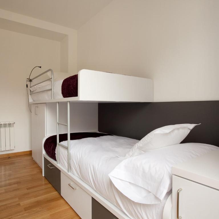 AB Gracia Sant Salvador - Two-Bedroom Apartment with Balcony - 17