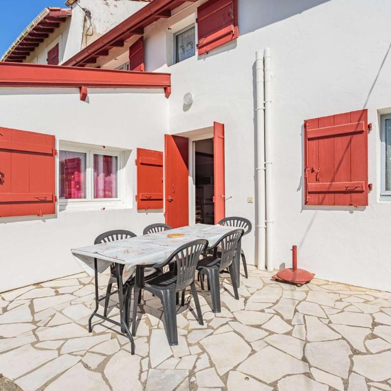 Plage d'Erromardie à 300m : Maison Basque avec Terrasse, 3 Chambres et Parking - FR-1-4-589 - Appartement (5 Adultes) - 1