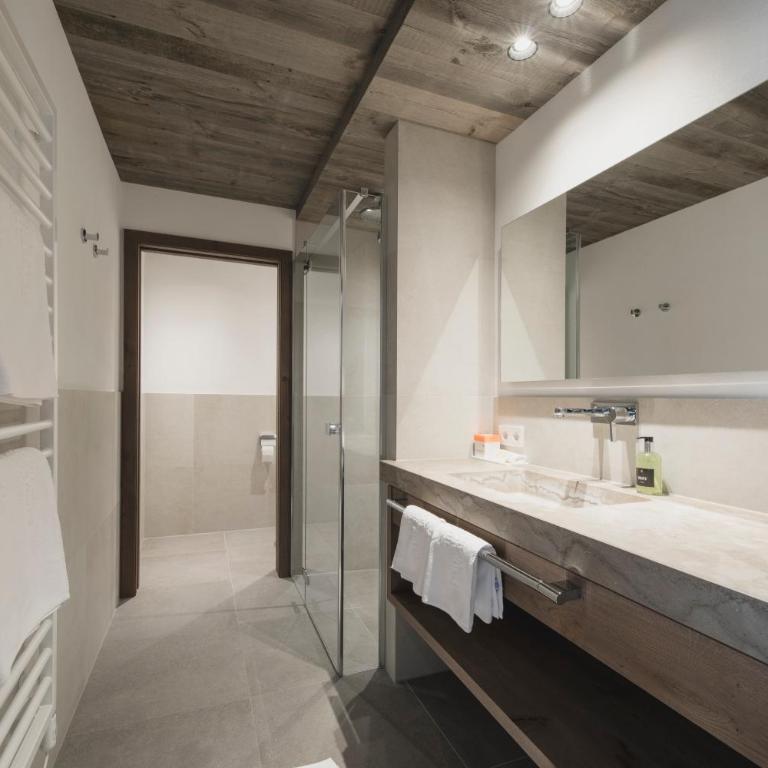 Hotel Schwarzer Adler - Sport & Spa - Design Doppelzimmer - 6
