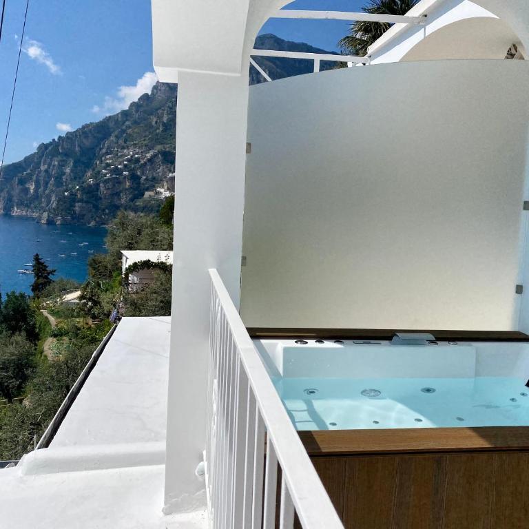 Villa Nina - Camera Matrimoniale Deluxe con Balcone e Vista Mare - 1