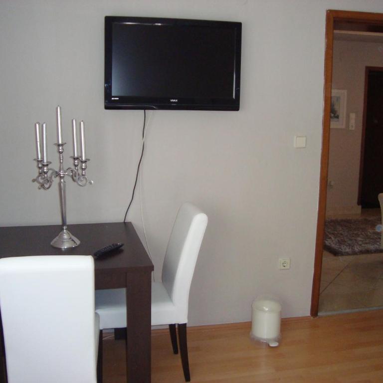 Hostel Nina Mostar - Double Room with Shared Bathroom - 2