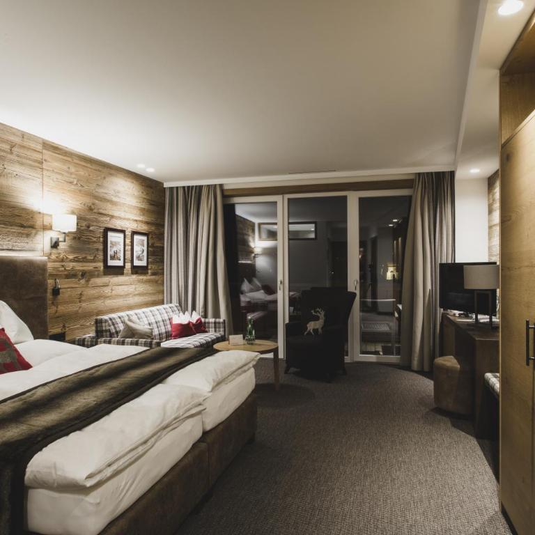 Hotel Schwarzer Adler - Sport & Spa - Superior Doppelzimmer - 1