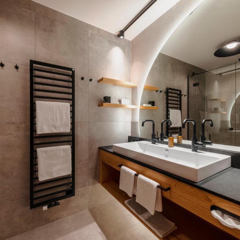 Hotel Schwarzer Adler - Sport & Spa - Deluxe Doppelzimmer - 5