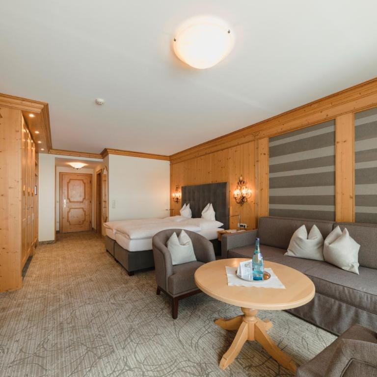 Hotel Schwarzer Adler - Sport & Spa - Familiensuite mit Balkon - 4