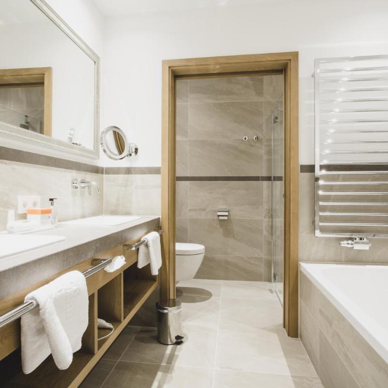 Hotel Schwarzer Adler - Sport & Spa - Premium Doppelzimmer - 4
