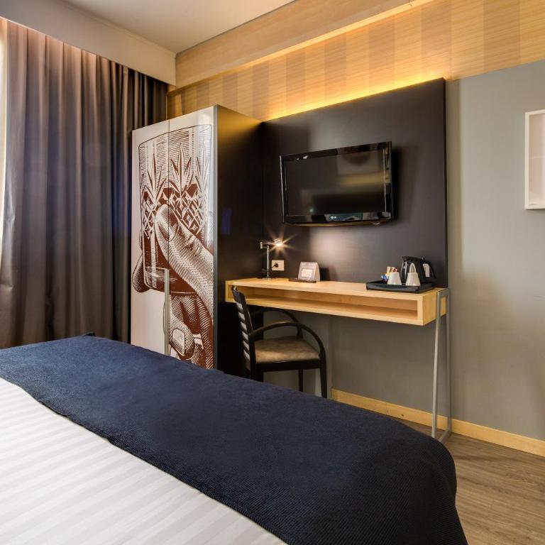 Holiday Inn Bologna - Fiera by IHG - Camera Matrimoniale Standard - Accesso Disabili - 1