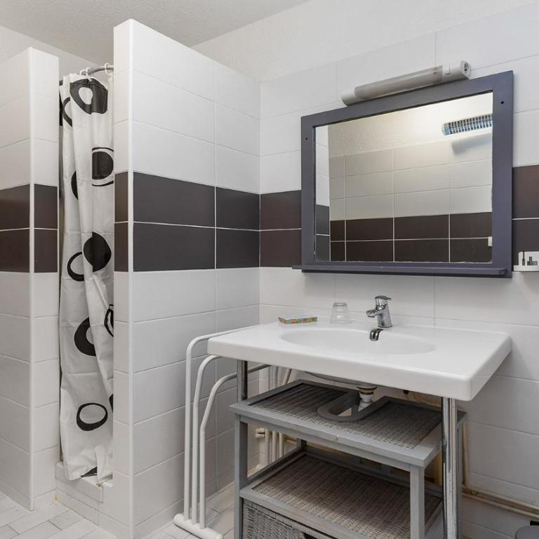 Port La Roquille- 124- Appart proche mer- 6 pers - Appartement - 9