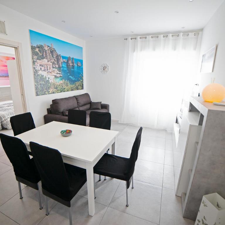City Life - Deluxe Double or Twin Room with City View - 14