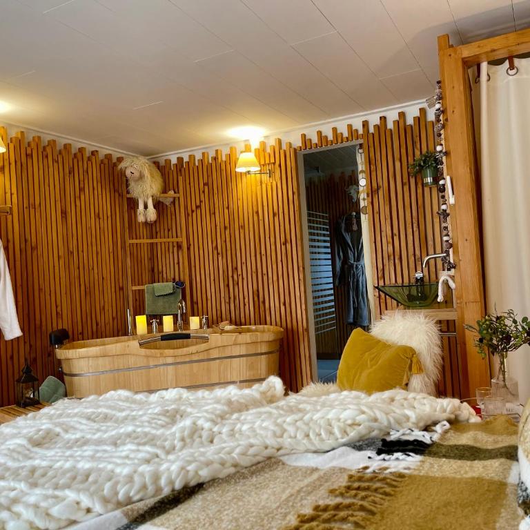 Gîte Les logis du Pech - Double Room with Garden View - 1