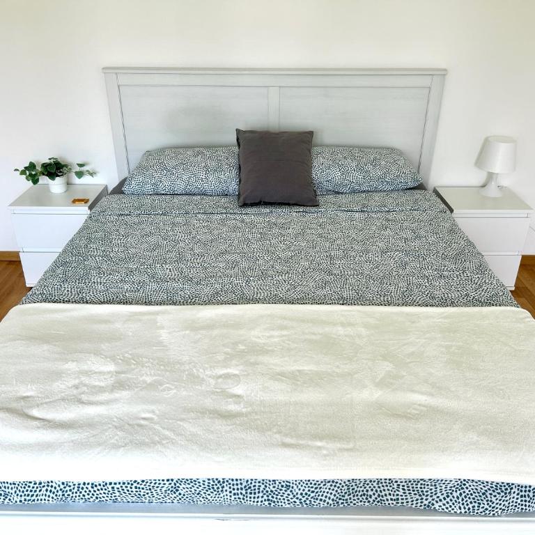 Central & Renovated Apartment - Near Train Station & City Center - Appartamento con 1 Camera da Letto - 3