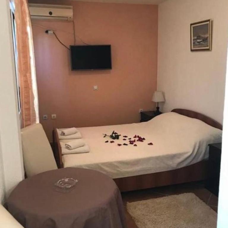 Nikić Apartments - One-Bedroom Apartment - 3