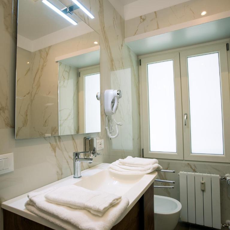 Anastasio Vatican Rooms G H - Camera Tripla con Bagno Privato - 4