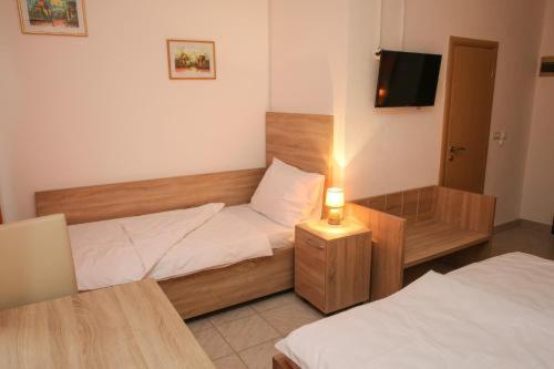 Lovely Home City Center - Triple Room with Private Bathroom - 21