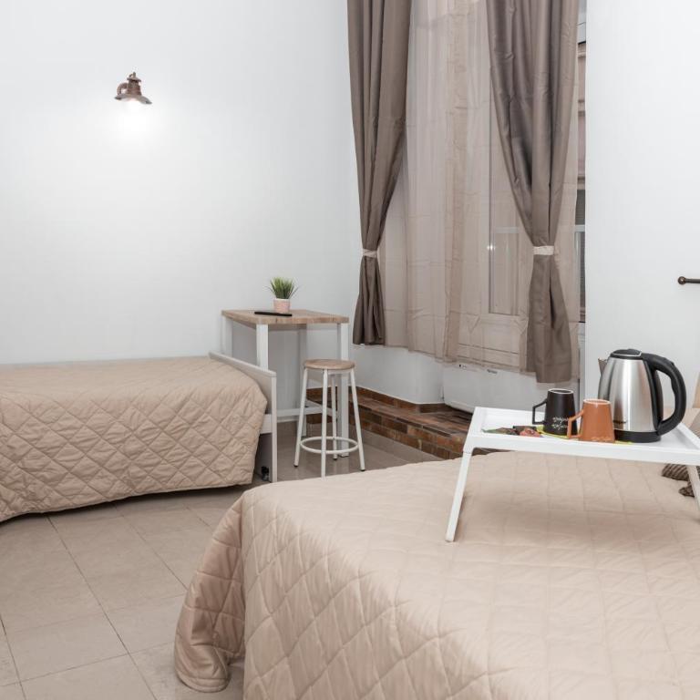 Emperooms Guest House - Camera Tripla con Bagno Privato - 2