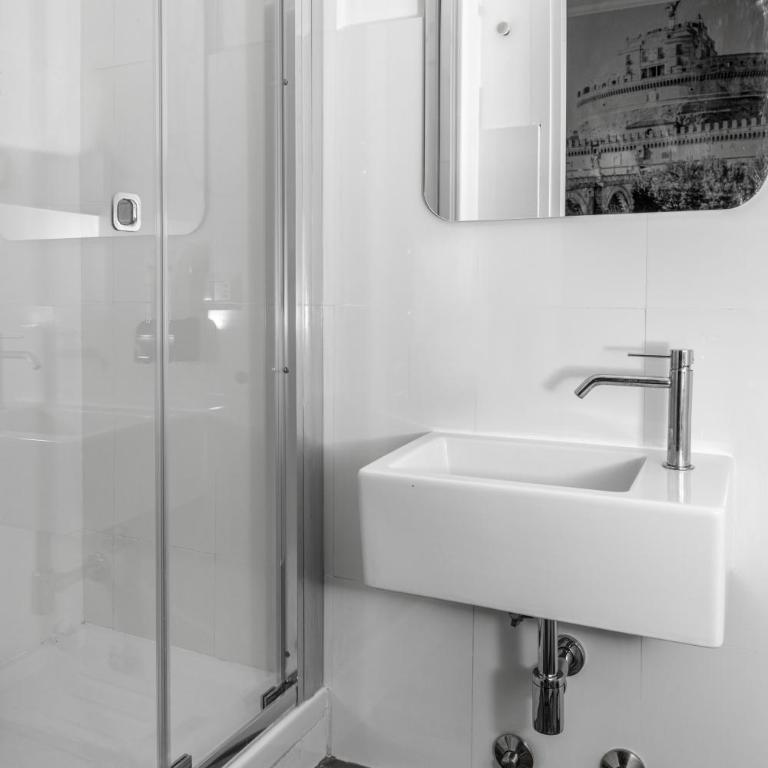 Emperooms Guest House - Camera Matrimoniale con Bagno Privato - 6