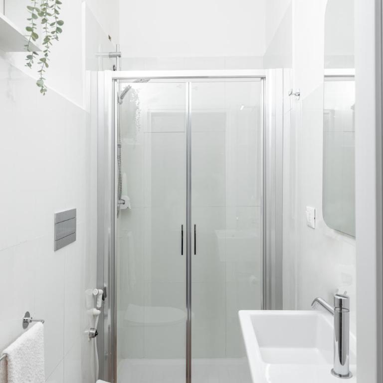 Emperooms Guest House - Camera Tripla con Bagno Privato - 8