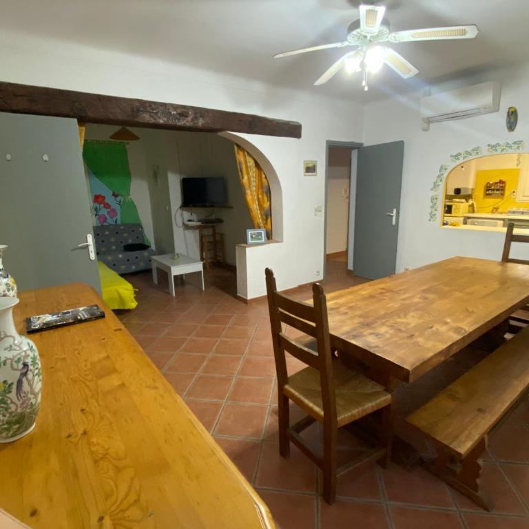 Maison du cèdre - Three-Bedroom House - 9