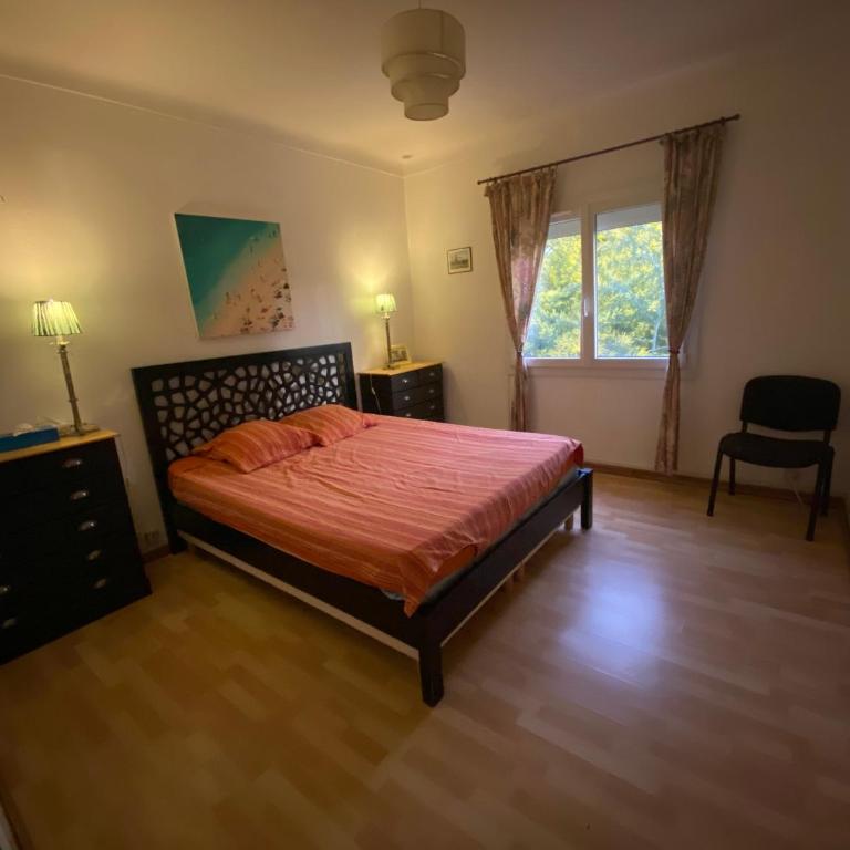 Maison du cèdre - Three-Bedroom House - 13