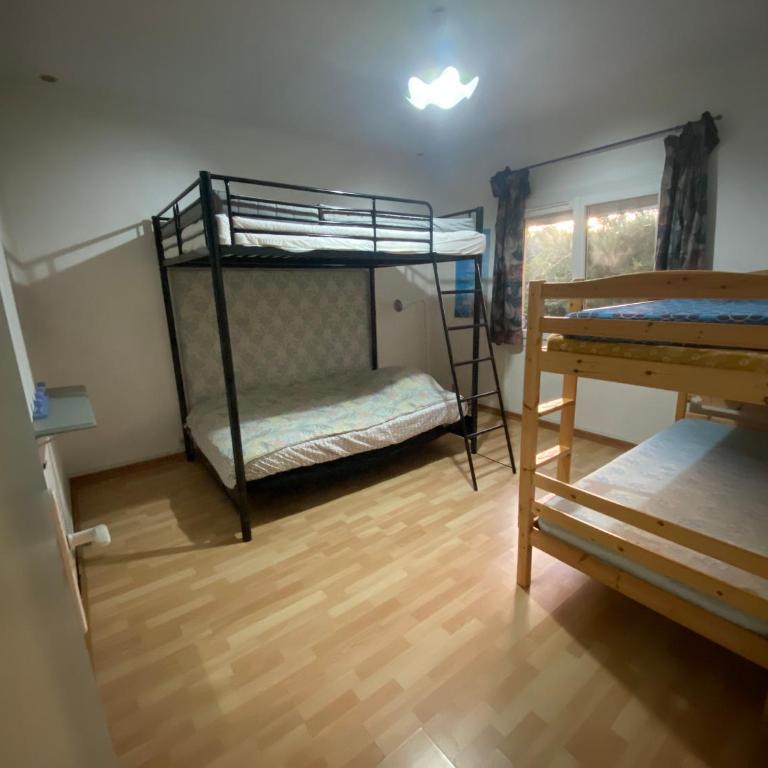 Maison du cèdre - Three-Bedroom House - 14