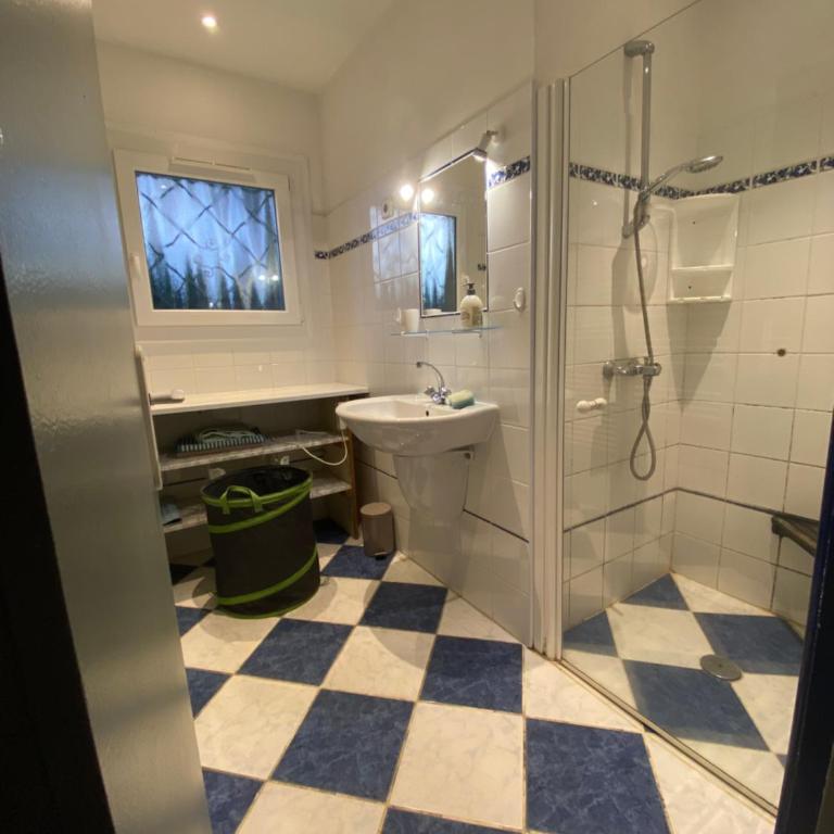 Maison du cèdre - Three-Bedroom House - 15
