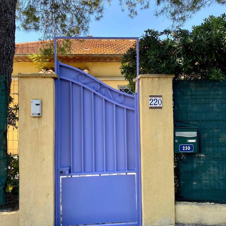 Maison du cèdre - Three-Bedroom House - 17