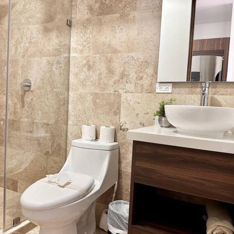 Midtown 2 by Andiani Travel - King Suite with Balcony - 11