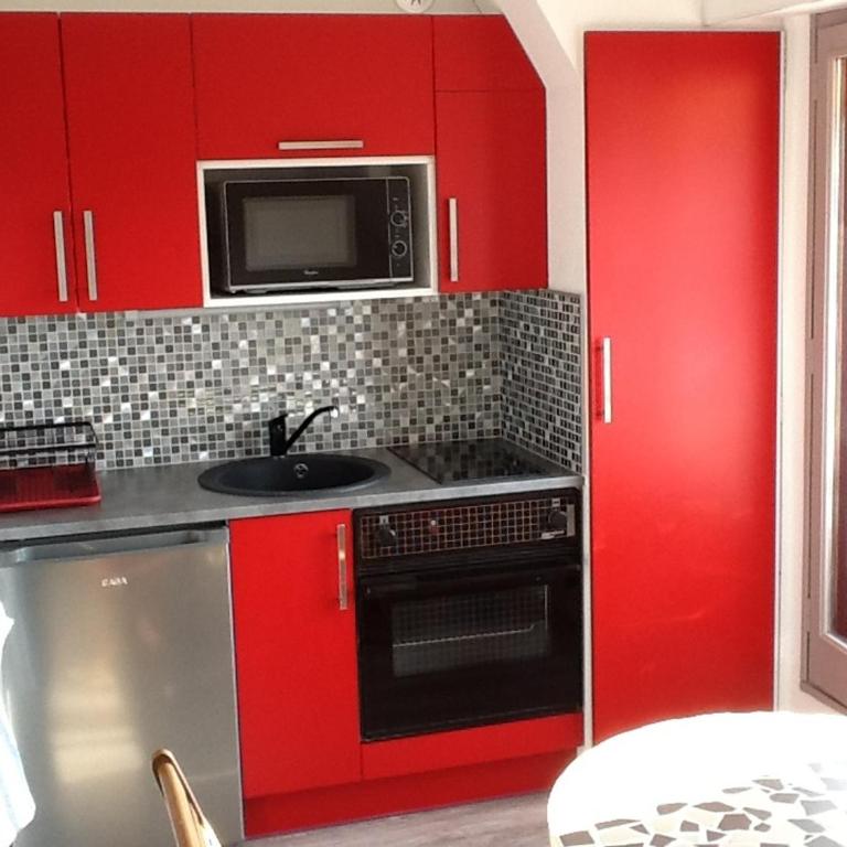 Studio romantique avec balcon et parking à 50 m de la plage - FR-1-712-12 - Appartement - 2
