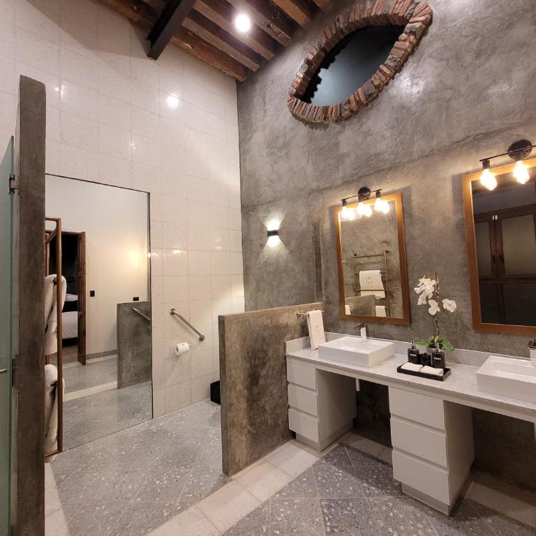 Milo Collection Hotel - Suite con cama grande - 6