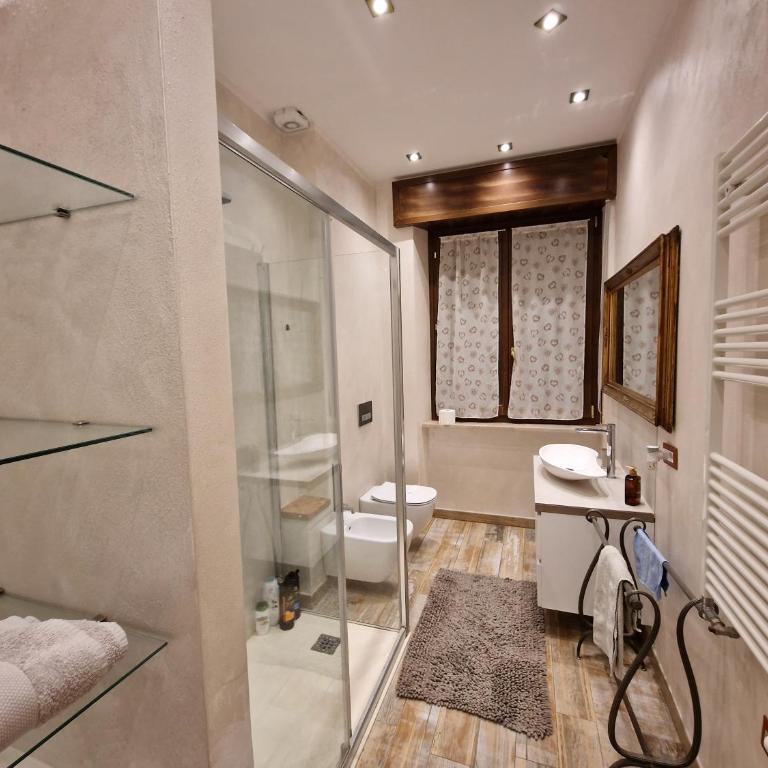 Ciao Verona Bed and Kitchen - Camera Quadrupla con Bagno in Comune - 3