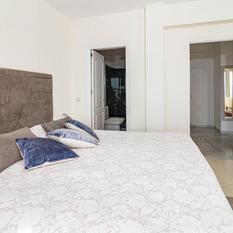 Andalusian Elegance apartment in El Paraiso with 360 views over Sea and Mountains - Deluxe Apartment - 55