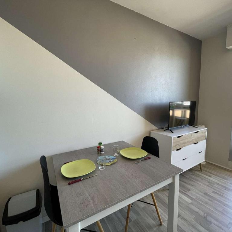 Studio rénové, 2 couchages, mer, commerces, 6e étage, TV, balcon, animaux admis - FR-1-224C-138 - Appartement (2 Adultes) - 7