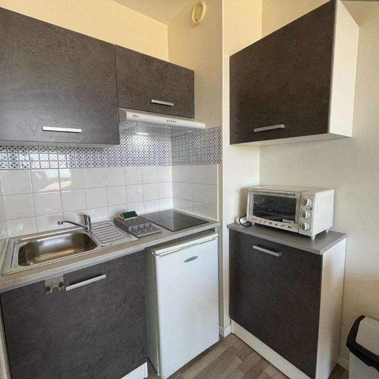 Studio rénové, 2 couchages, mer, commerces, 6e étage, TV, balcon, animaux admis - FR-1-224C-138 - Appartement (2 Adultes) - 8