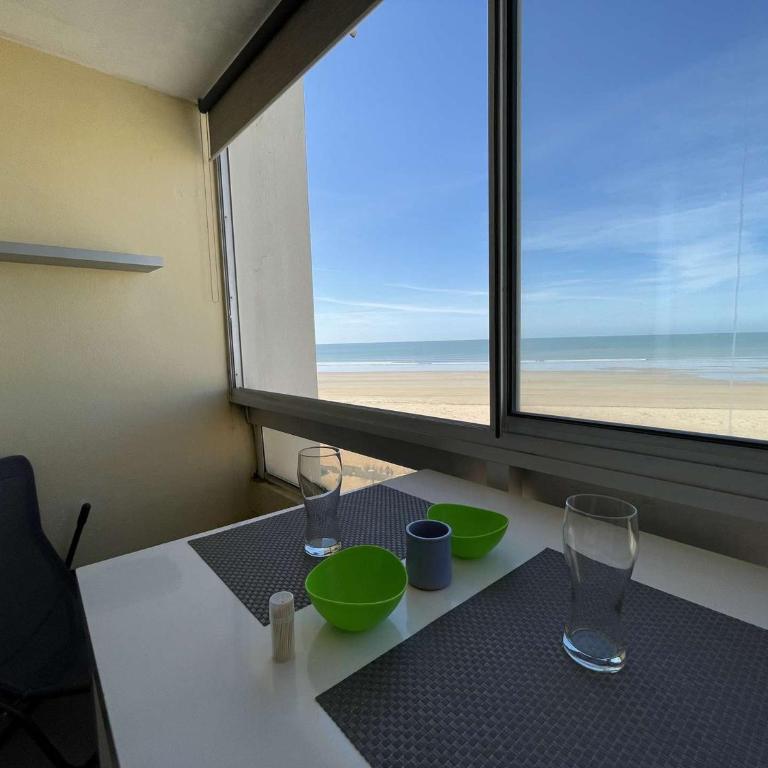 Studio rénové, 2 couchages, mer, commerces, 6e étage, TV, balcon, animaux admis - FR-1-224C-138 - Appartement (2 Adultes) - 12