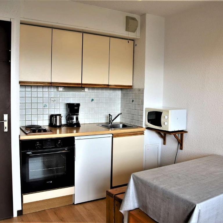 Studio cabine fermée, 4 couchages, balcon ensoleillé, au pied des pistes - Auris en Oisans - FR-1-297-306 - Appartamento - 10
