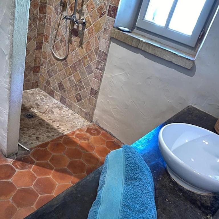 In Gordes, facing the entire Luberon Park a beautiful 5 bedrooms house - Casa con 5 Camere da Letto - 22