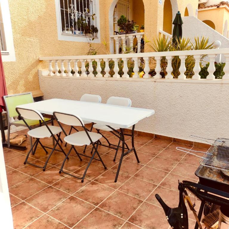 Refugio de Tranquilidad en Gran Alacant - Three-Bedroom House - 5