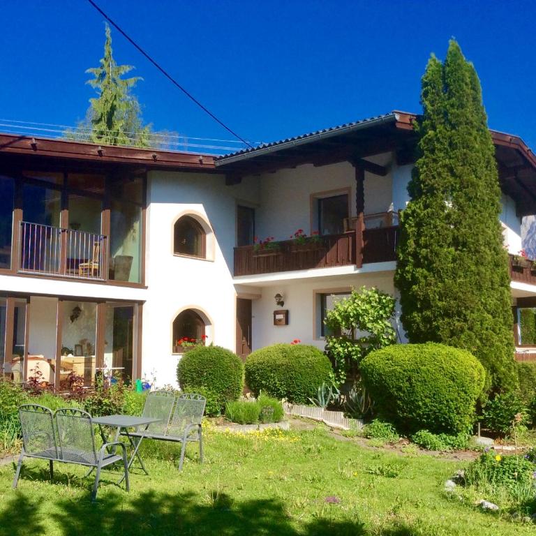 Double room with a kitchenette and private bathroom in a beautiful surrounding - Doppelzimmer mit eigenem Bad - 3