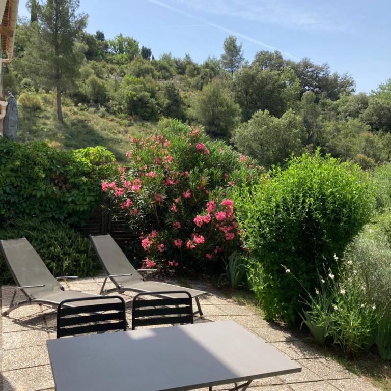 T2 Classé 2* calme au coeur du village provençale - Apartment mit 1 Schlafzimmer - 4