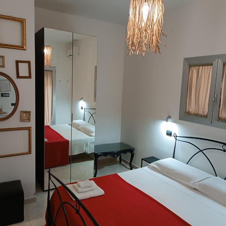 La Luna - Double Room with Private Bathroom - 2