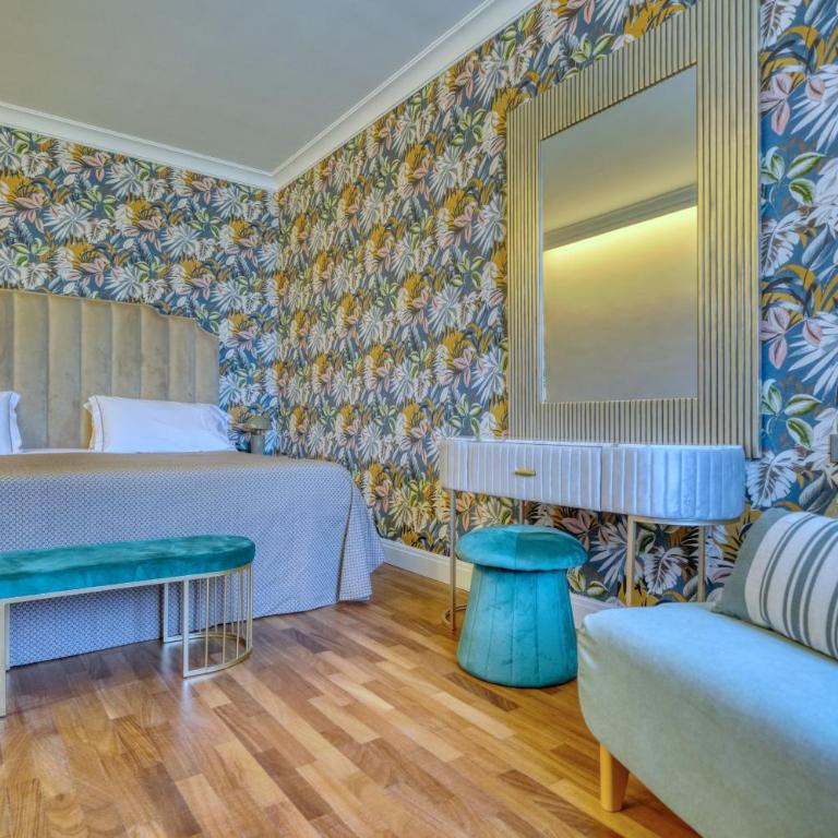 Palazzo della Scala Hotel - Luxury Suites & Spa - Large Two-Bedroom Suite with Balcony and Lake View - 1